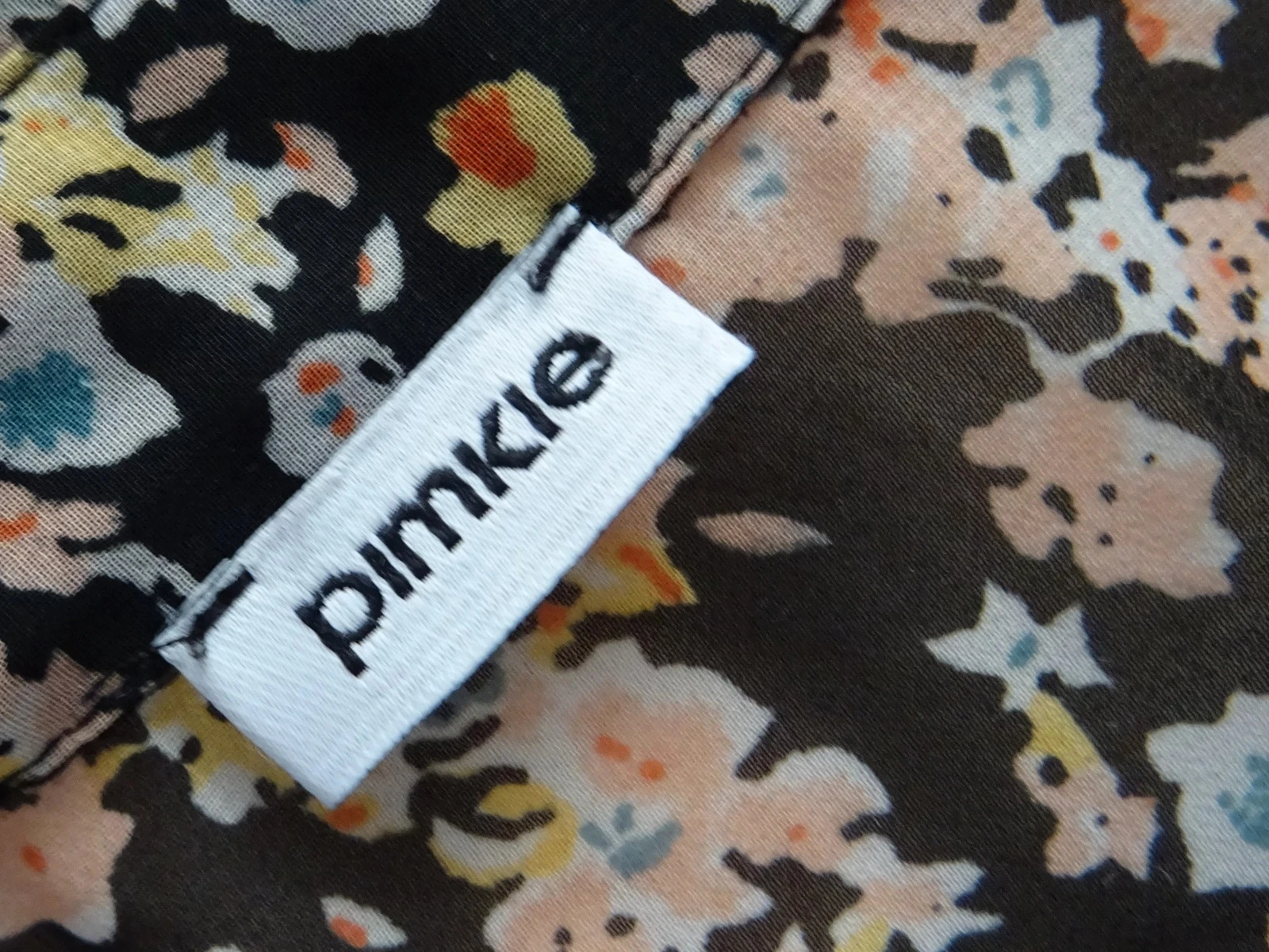 Blusa sem mangas floral preta Pimkie tamanho S – photo 3